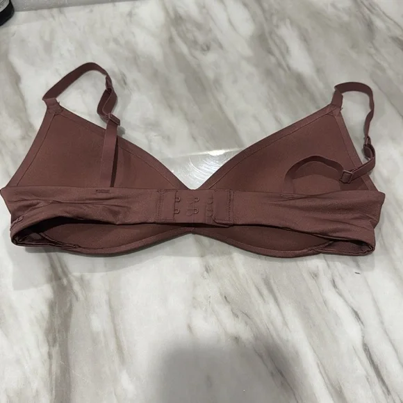 Skims Body Wireless Push Up Bra 32 B NWOT - Picture 2 of 4